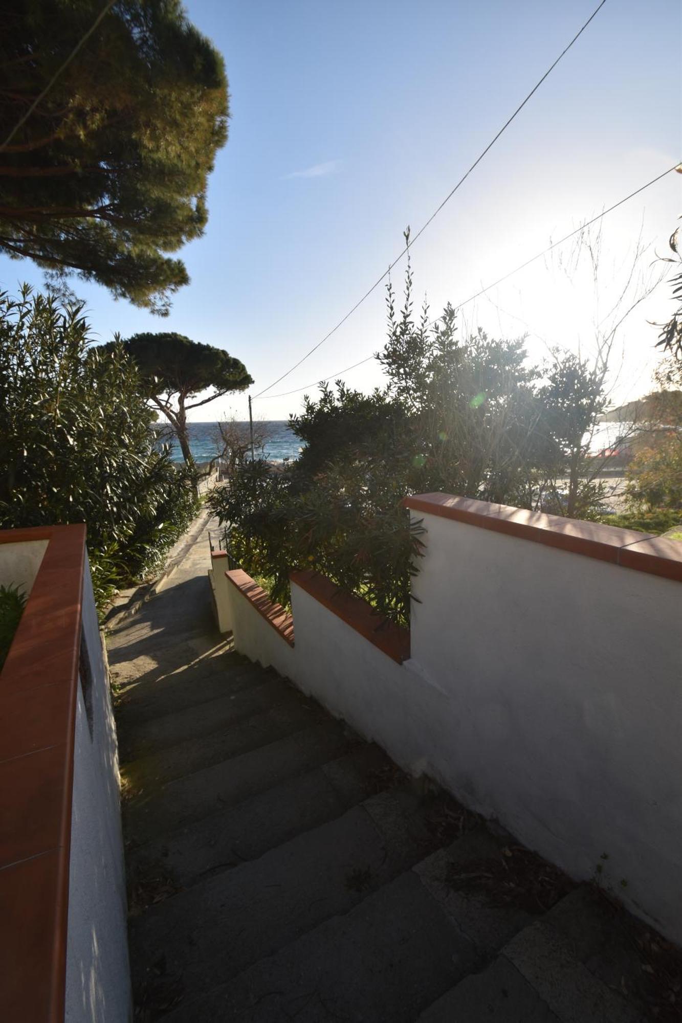 Appartamenti Cavoli - Vista Mare Con Terrazze, Clima E Posti Auto Spiaggia di Cavoli Exterior photo