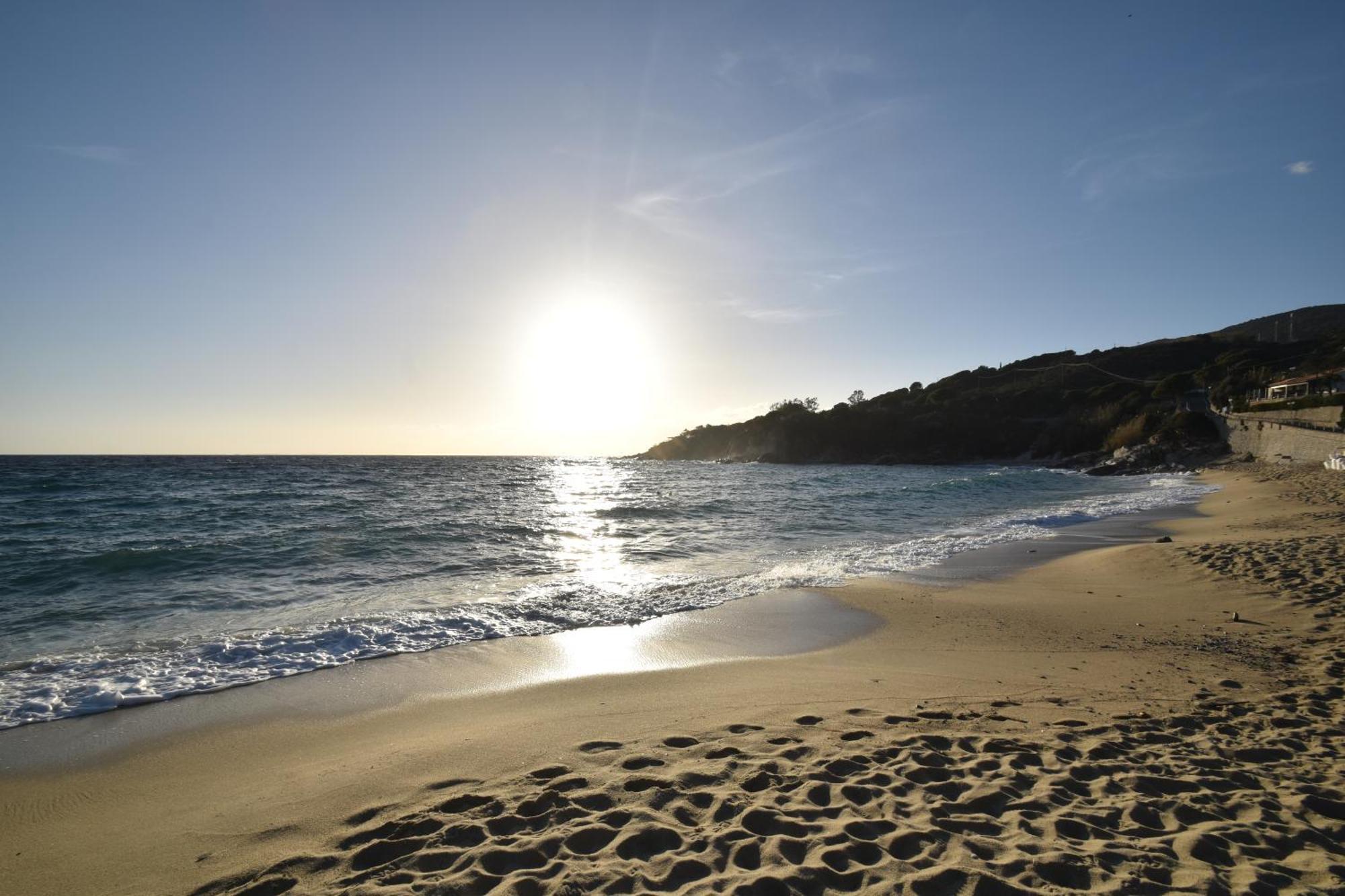 Appartamenti Cavoli - Vista Mare Con Terrazze, Clima E Posti Auto Spiaggia di Cavoli Exterior photo